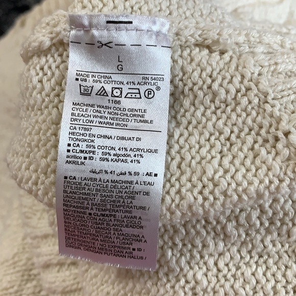 Old navy knit sweater - Picture 7 of 7
